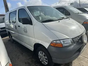 Toyota HiAce 2006 White