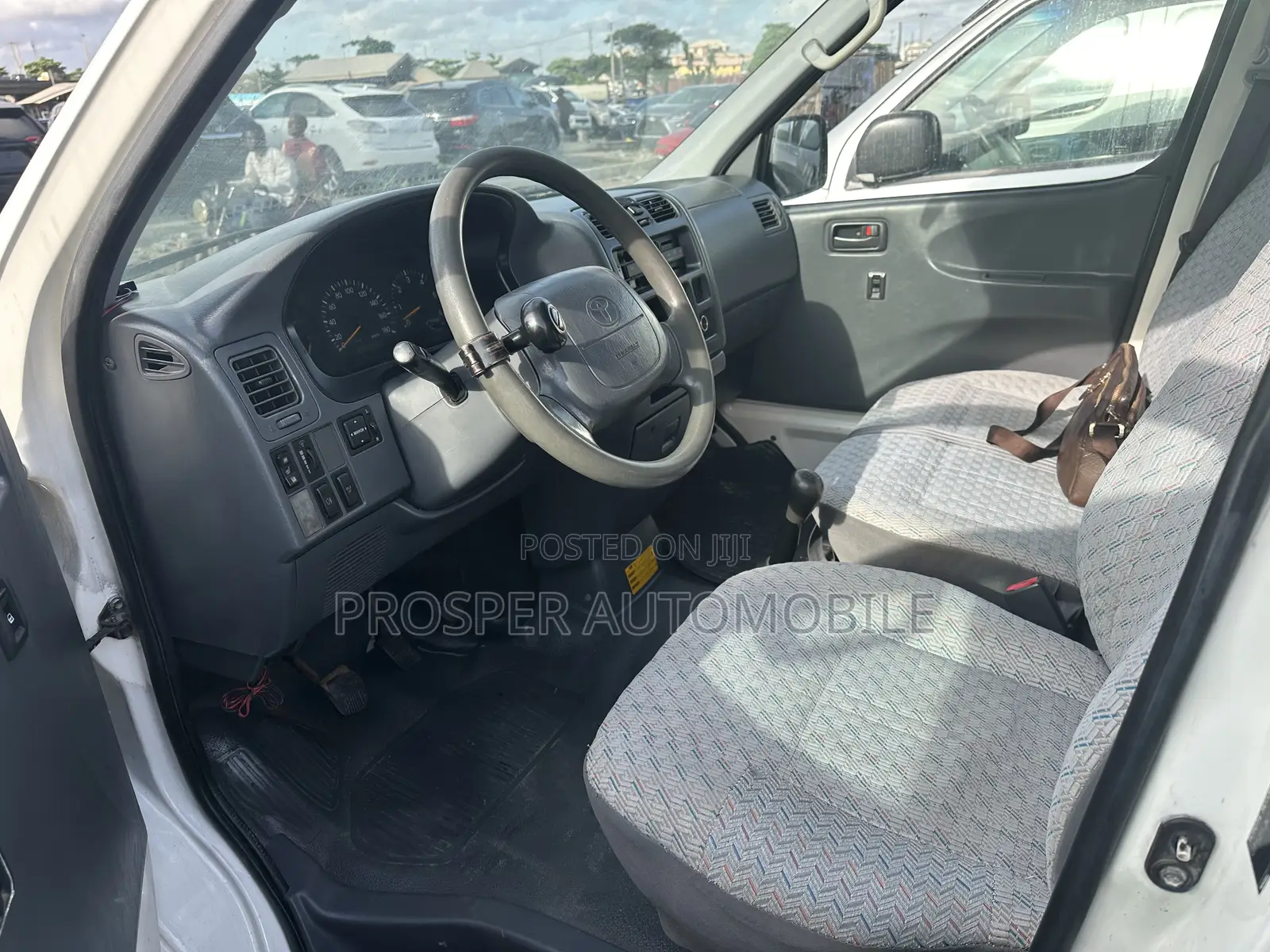 Toyota HiAce 2006 White