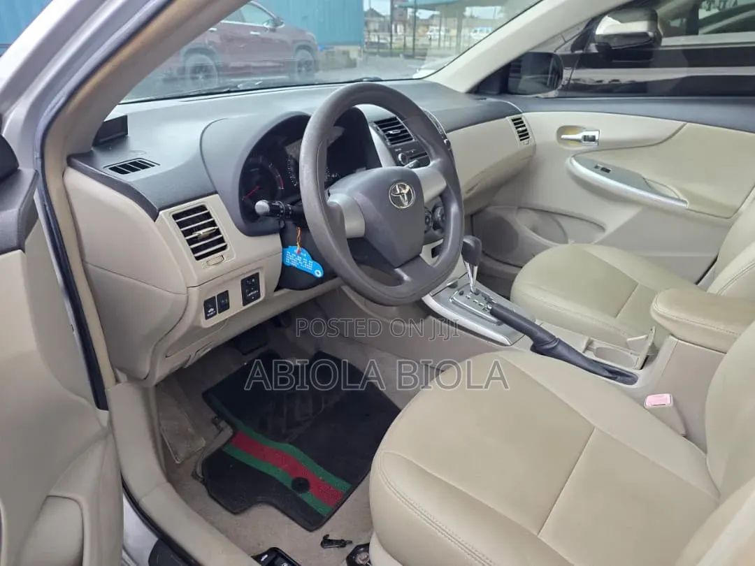Toyota Corolla 2011 Silver