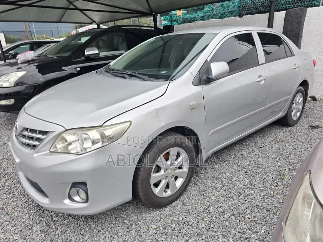 Toyota Corolla 2011 Silver