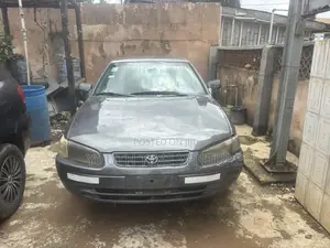 Toyota Camry LE 4dr Sedan (2.2L 4cyl 4A) 2001 Gray
