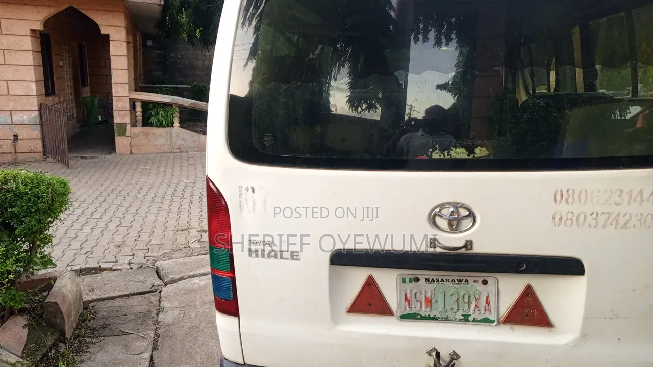 Toyota HiAce 2014 White