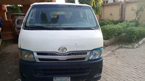 Toyota HiAce 2014 White