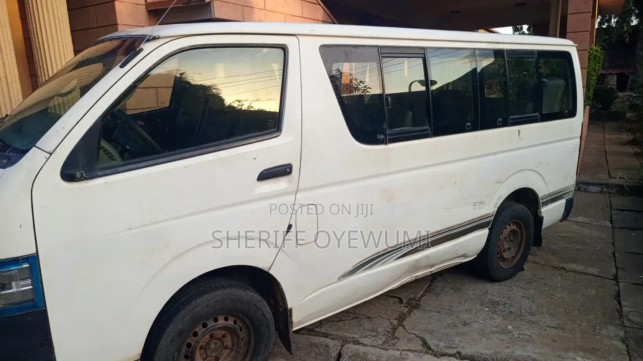 Toyota HiAce 2014 White