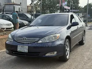 Toyota Camry XLE 4dr Sedan (2.4L 4cyl 4A) 2004 Blue
