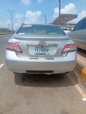 Toyota Camry XLE 4dr Sedan (2.4L 4cyl 5A) 2009 Silver