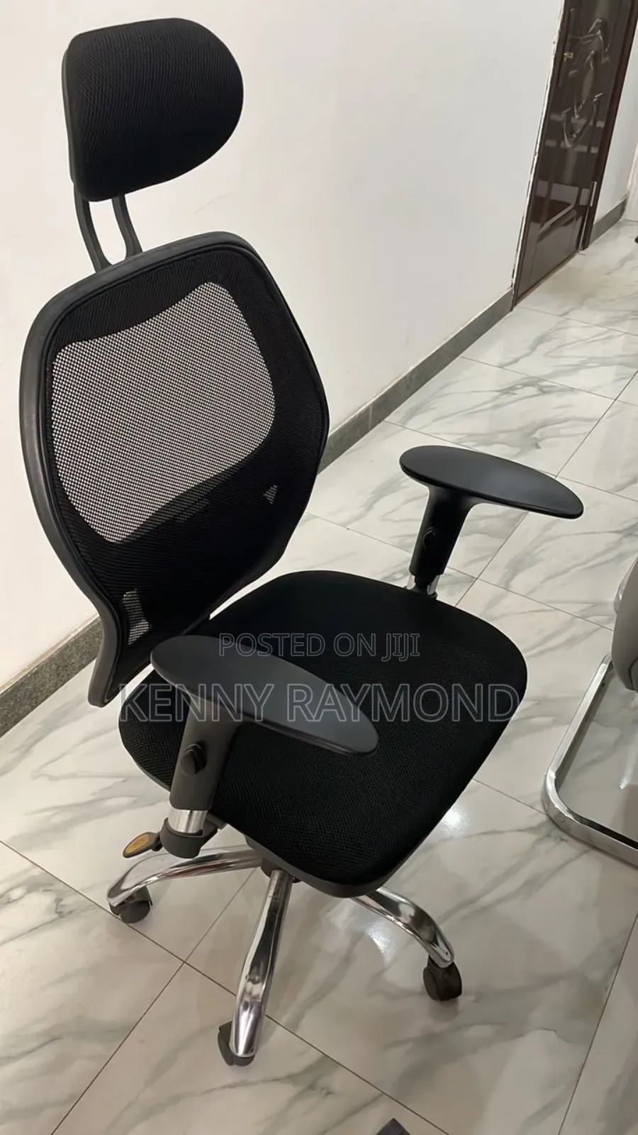 Executive Mesh Swivel Chair