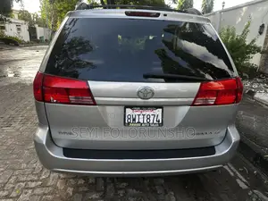 Toyota Sienna 2004 Gray