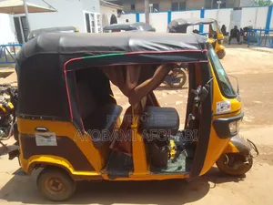 TVS King Cargo 2023 Yellow