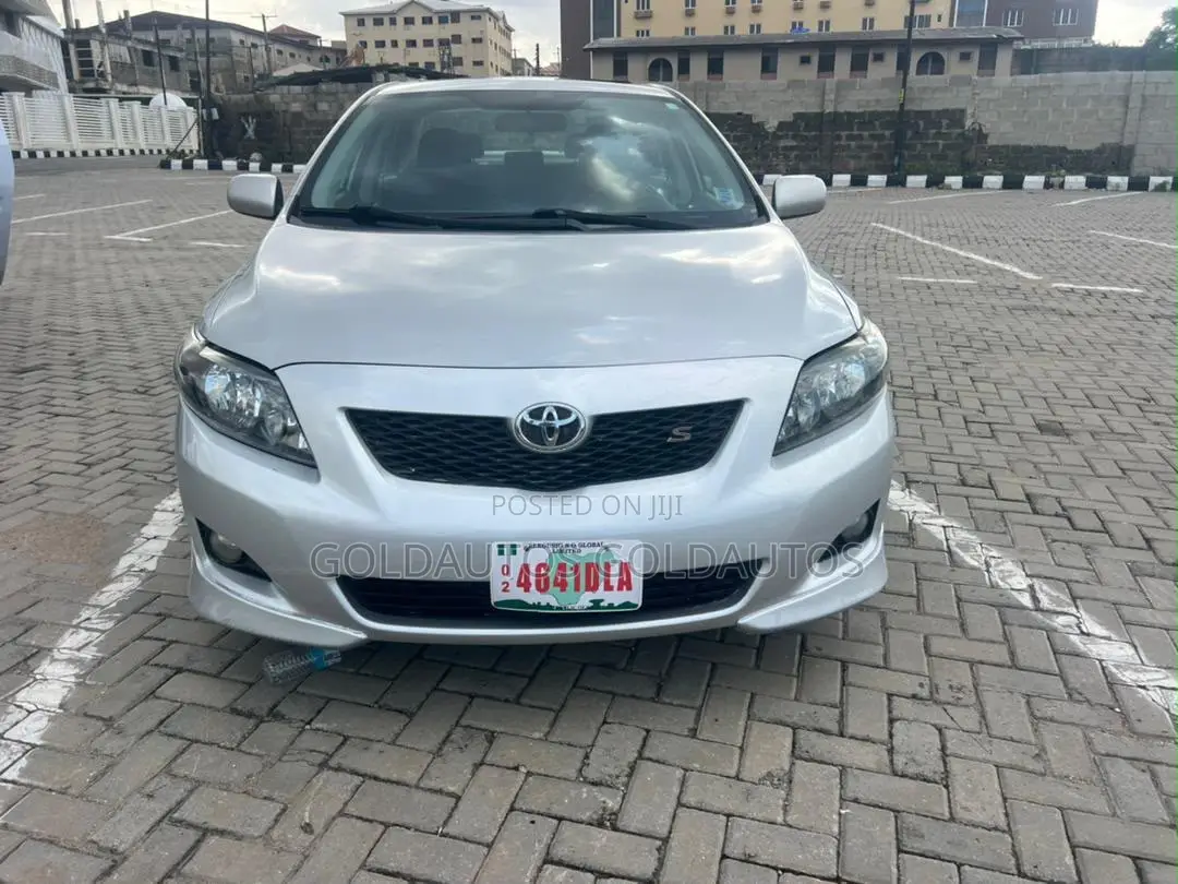 Toyota Corolla 2010 Silver