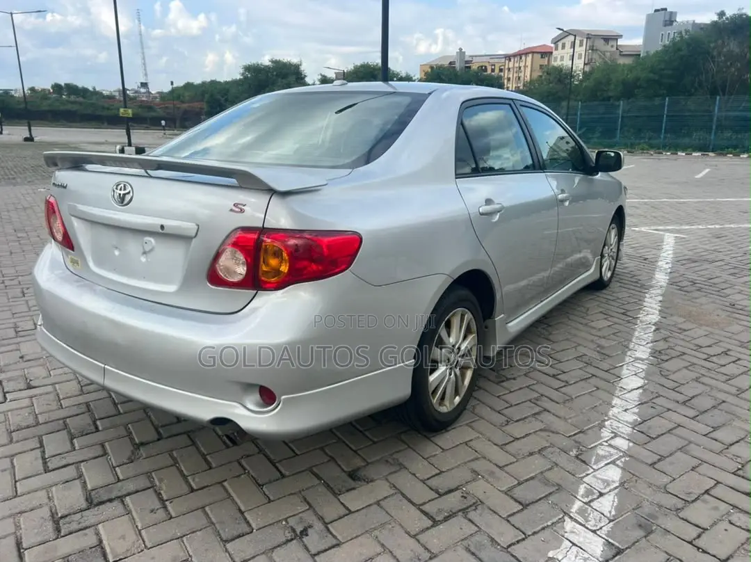 Toyota Corolla 2010 Silver