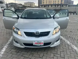 Toyota Corolla 2010 Silver