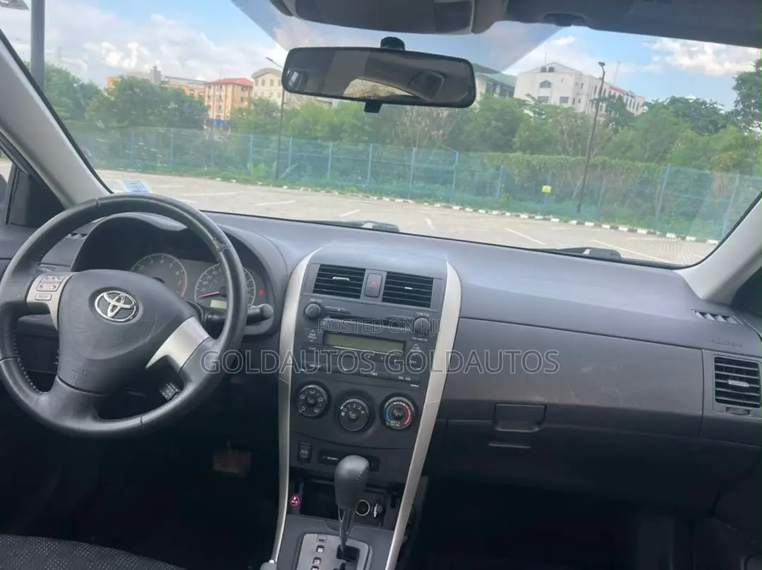 Toyota Corolla 2010 Silver