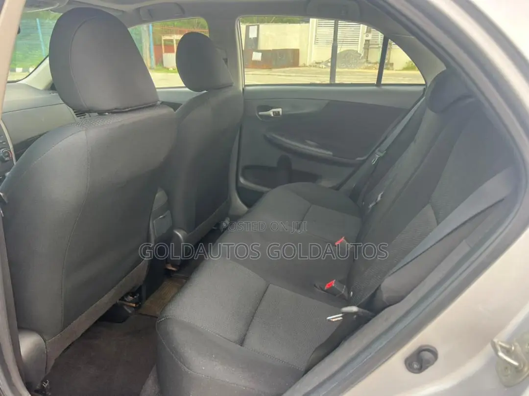 Toyota Corolla 2010 Silver
