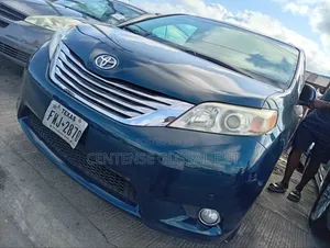 Toyota Sienna 2012 Blue