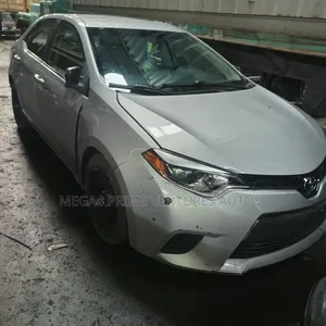 Toyota Corolla LE 4dr Sedan (1.8L 4cyl CVT) 2014 Silver
