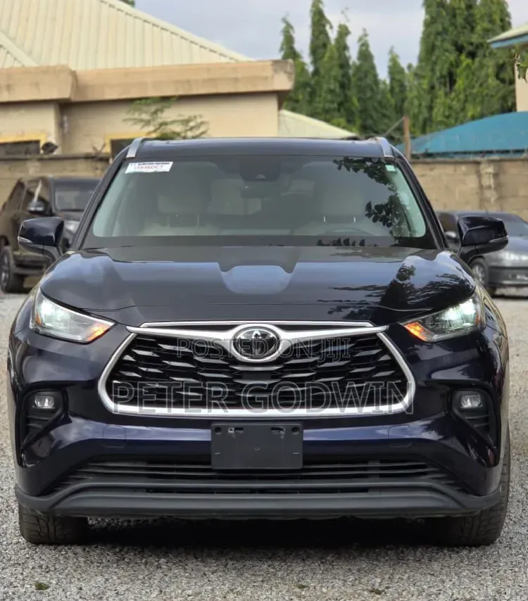 Toyota Highlander 2021 Blue