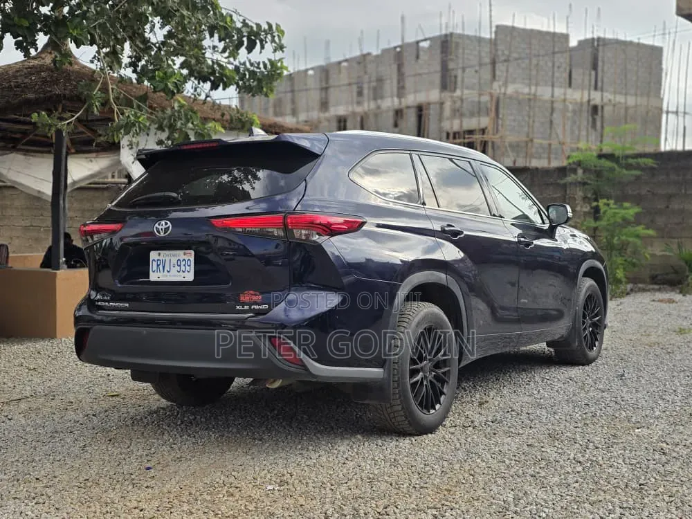 Toyota Highlander 2021 Blue