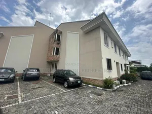 4bdrm House in Banana Island for rent