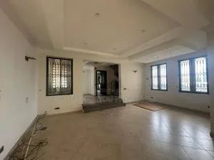 4bdrm House in Banana Island for rent