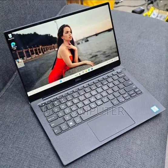 New Laptop Dell XPS 13 8GB Intel Core i5 SSD 256GB