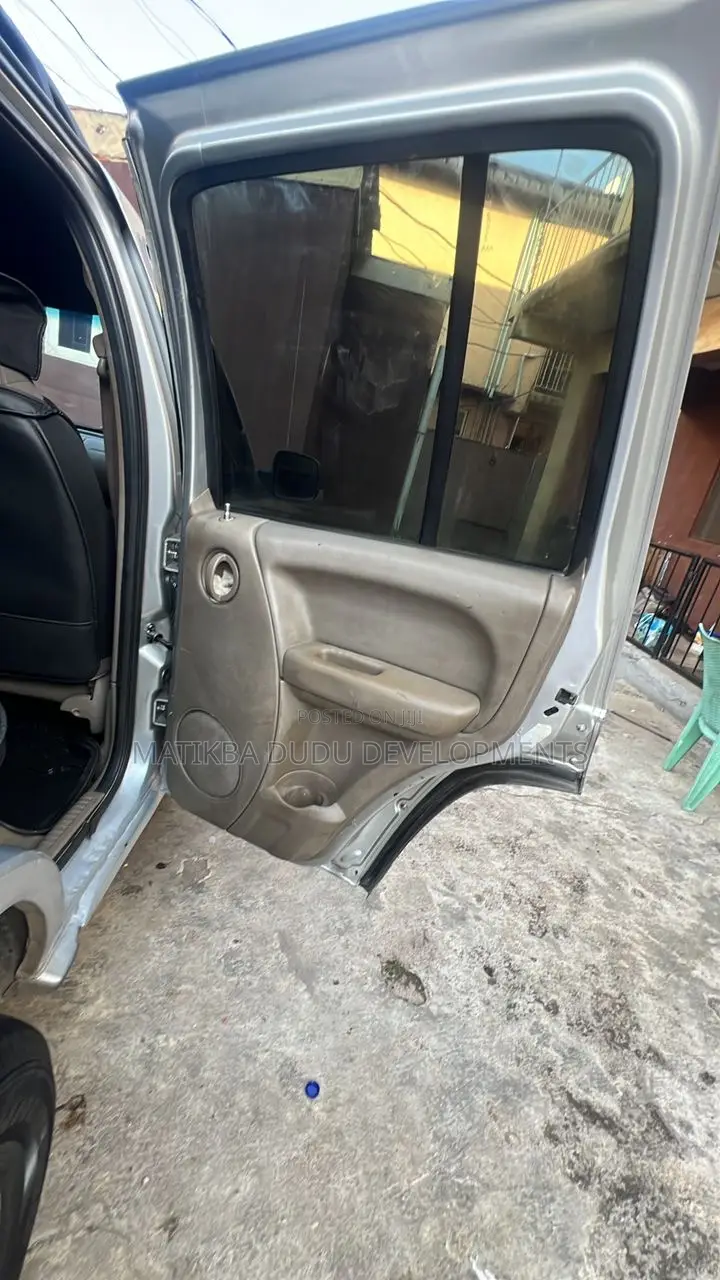 Jeep Liberty 3.7 2003 Gray