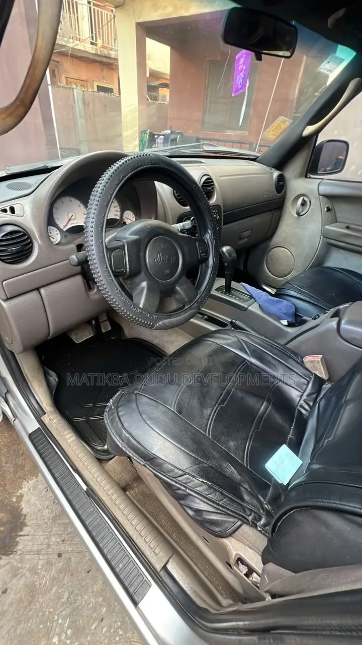 Jeep Liberty 3.7 2003 Gray