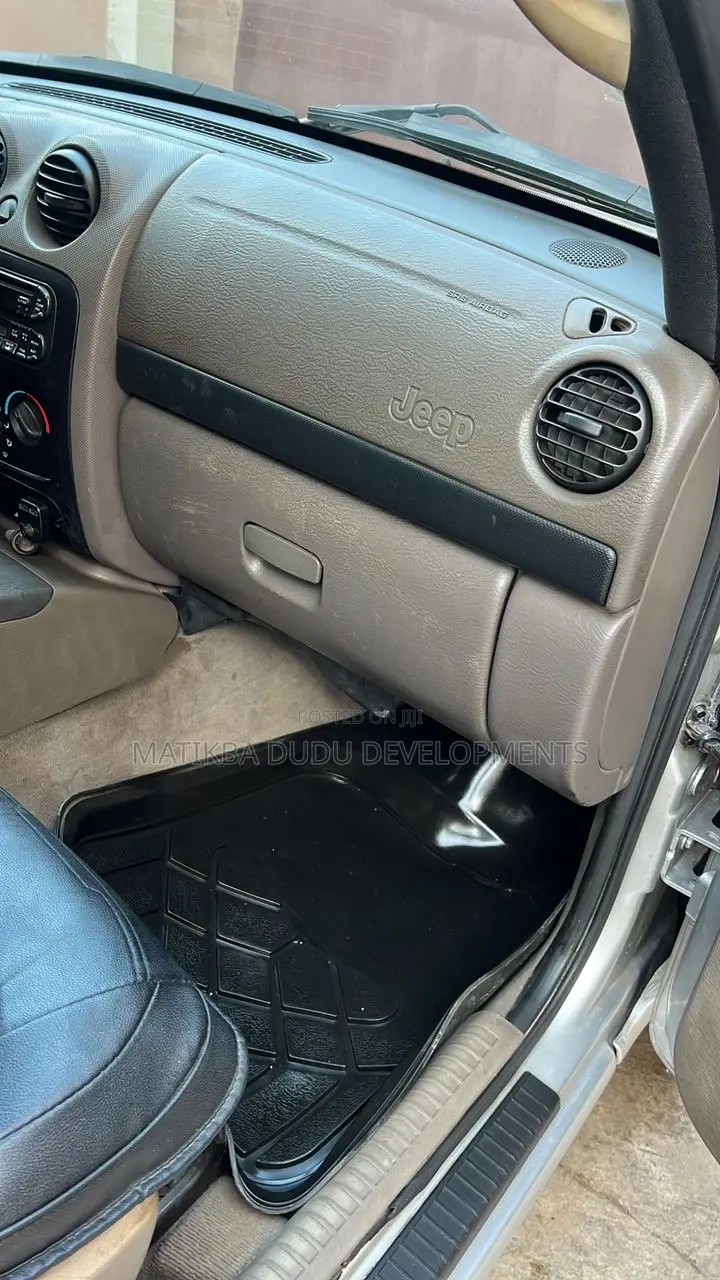Jeep Liberty 3.7 2003 Gray