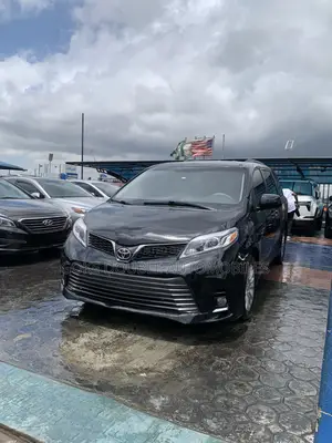 Toyota Sienna 2013 Black