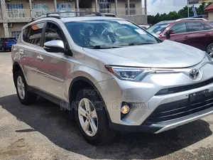 Toyota RAV4 XLE 4dr SUV (2.5L 4cyl 6A) 2014 Silver
