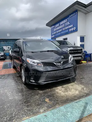 Toyota Sienna 2013 Black