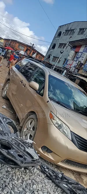Toyota Sienna 2012
