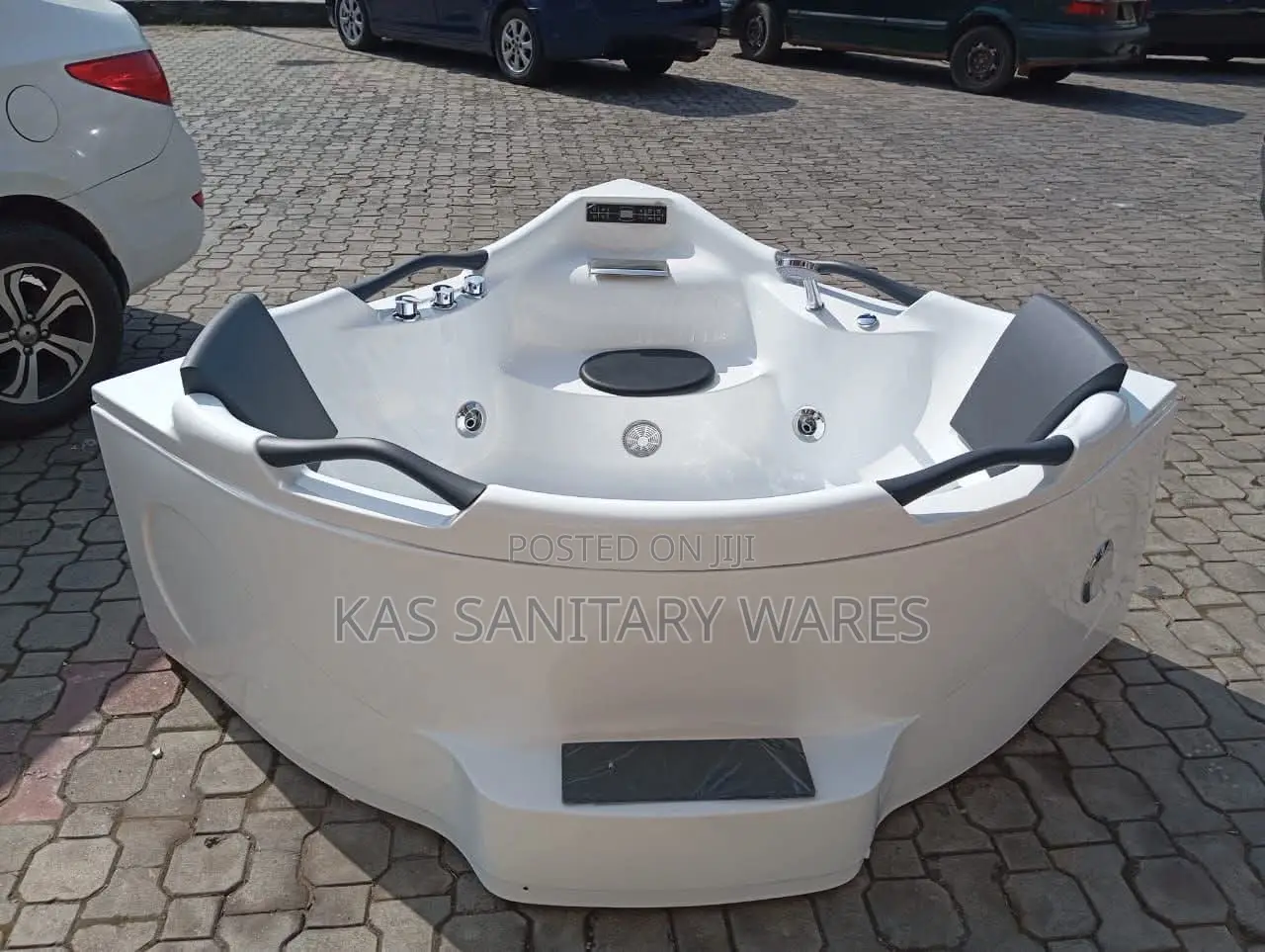 Corner Jacuzzi