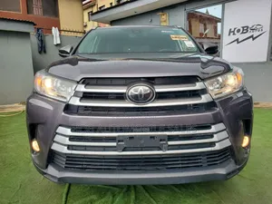 Toyota Highlander XLE 4x4 V6 (3.5L 6cyl 8A) 2018 Gray