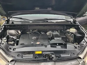 Toyota Highlander XLE 4x4 V6 (3.5L 6cyl 8A) 2018 Gray