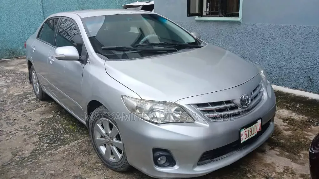 Toyota Corolla 2012 Silver