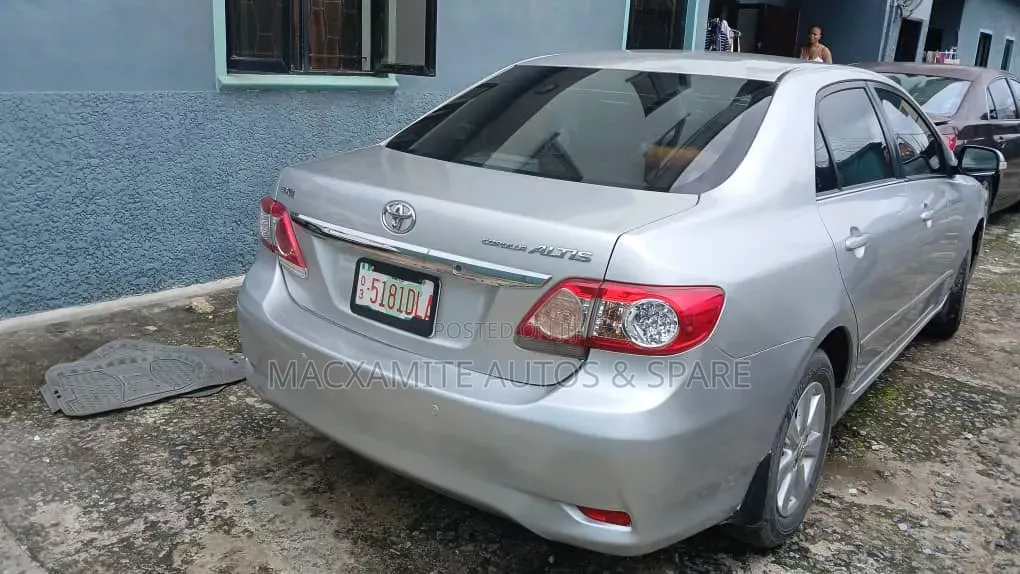Toyota Corolla 2012 Silver
