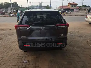 Toyota RAV4 XLE AWD 2020 Green
