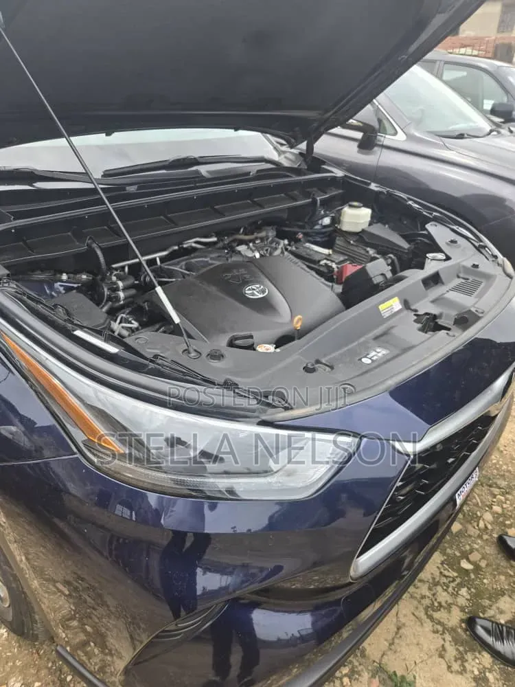 Toyota Highlander 2021 Blue