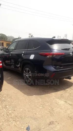 Toyota Highlander 2021 Blue