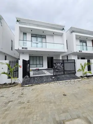 5bdrm Duplex in Chevron for sale