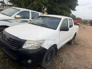 Toyota Hilux 2010 White