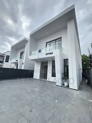 5bdrm Duplex in Chevron for sale
