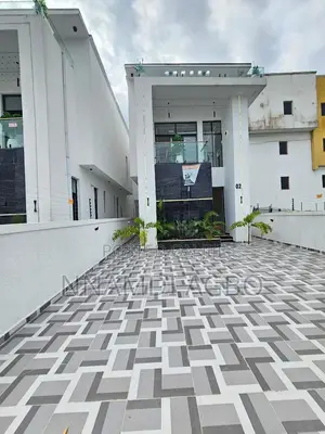 5bdrm Duplex in Chevron for sale