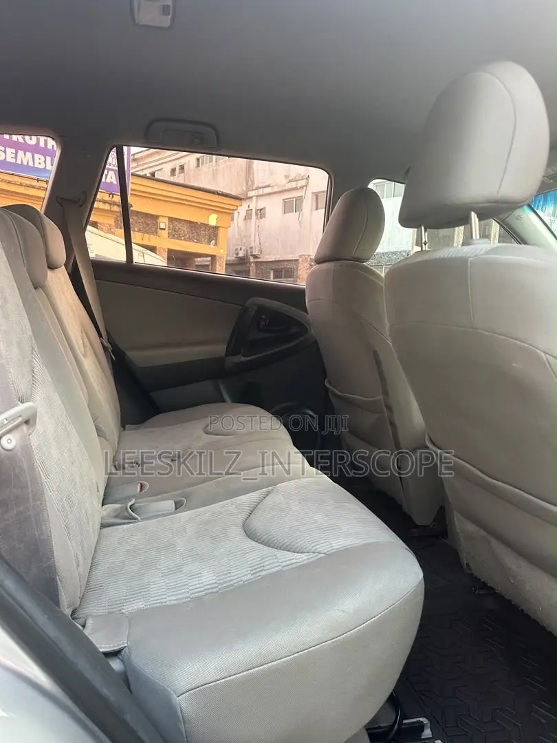 Toyota RAV4 2010 Silver