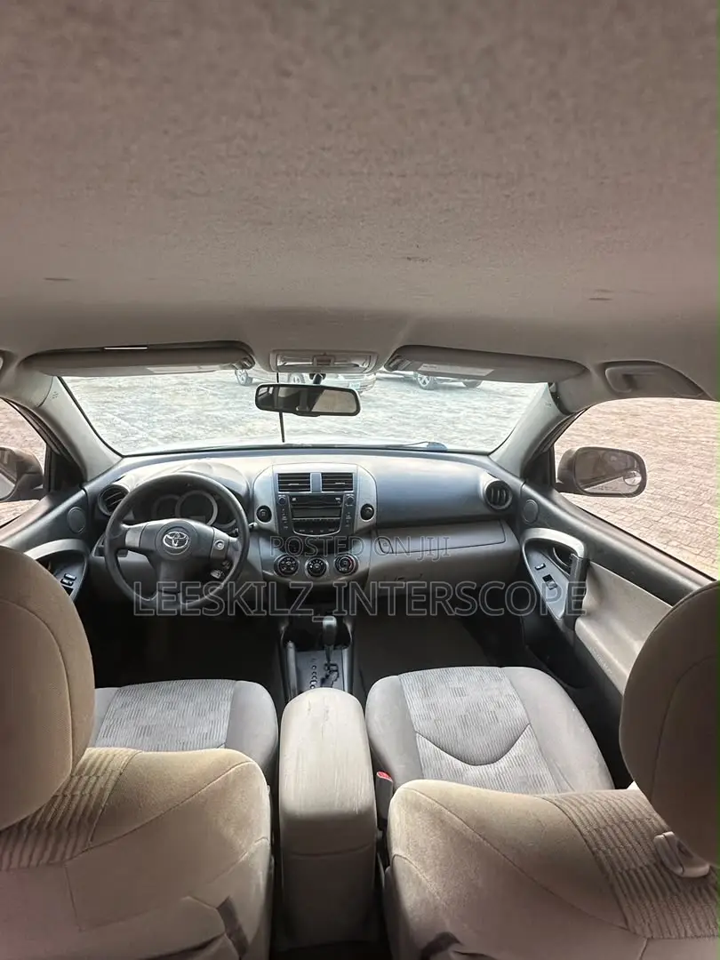Toyota RAV4 2010 Silver