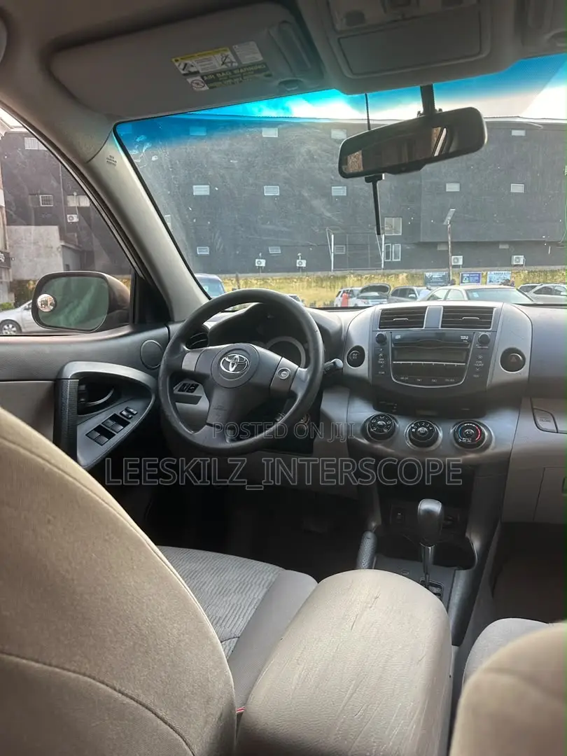 Toyota RAV4 2010 Silver