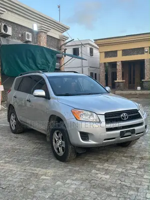 Toyota RAV4 2010 Silver