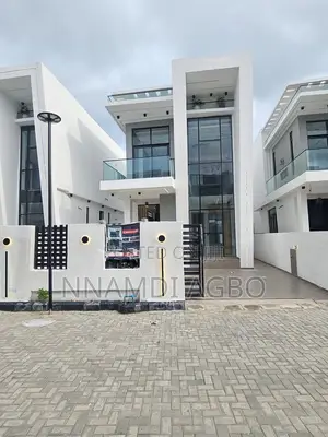 5bdrm Duplex in Chevron for sale