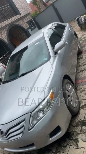 Toyota Camry LE V6 4dr Sedan (3.5L 6cyl 6A) 2011 Silver